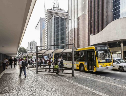 Quer saber quais são as obrigações impostas pela lei do vale-transporte? Confira o nosso post e aprenda ainda mais.